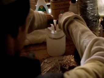 Стоп-кадр из сериала «Во все тяжкие». Стоп-кадр из сериала «Во все тяжкие».