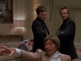 Стоп-кадр из фильма «Святые из Бундока». Стоп-кадр из фильма «Святые из Бундока».