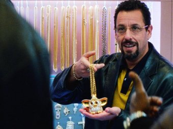 Стоп-кадр из фильма «Неогранённые алмазы». Стоп-кадр из фильма «Неогранённые алмазы».