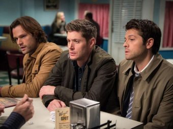 Стоп-кадр из сериала «Сверхъестественное». Стоп-кадр из сериала «Сверхъестественное».