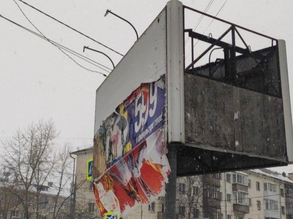 Развешанный развешенный. Армения повесила баннер. Брэнд реклама Архангельск. Собственник рекламных конструкций