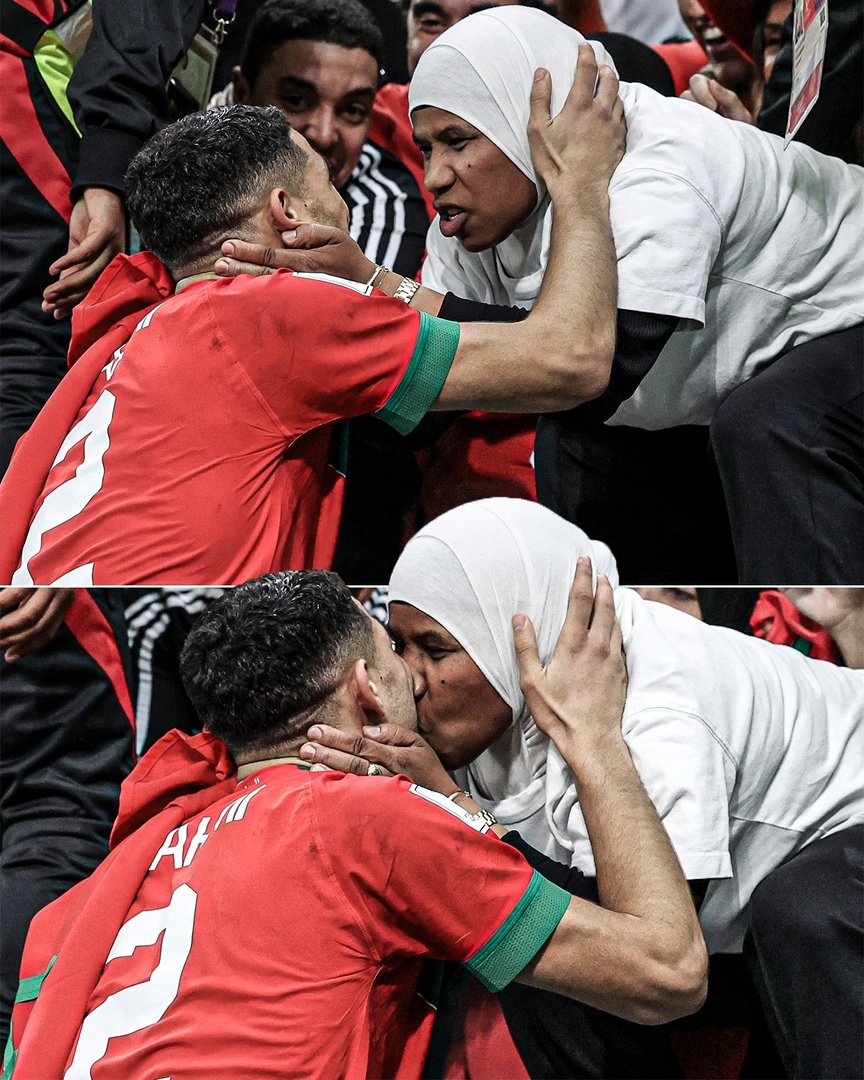 Ашраф Хакими отмечает победу сборной Марокко вместе с мамой. Фото: Reuters