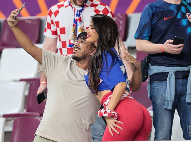 Хорватка Ивана Кнолл наряду с футболистами стала одной из звёзд этого ЧМ. Голой мы её, конечно, уже не увидим, но волнение в мире она вызвала нешуточное